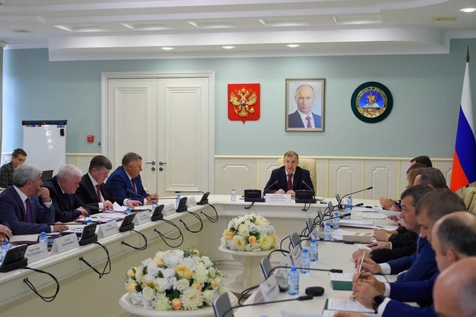 Власти Адыгеи обсудили меры поддержки переселенцев из Херсонской области и мобилизованных жителей республики. Фото: https://t.me/muratkumpilov