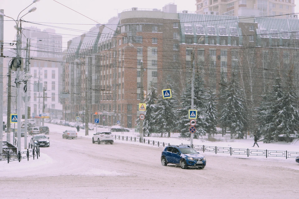 Температура ижевск сейчас. Снег. Ижевск зимой. Снегопад в России. Снегопад в Ижевске.