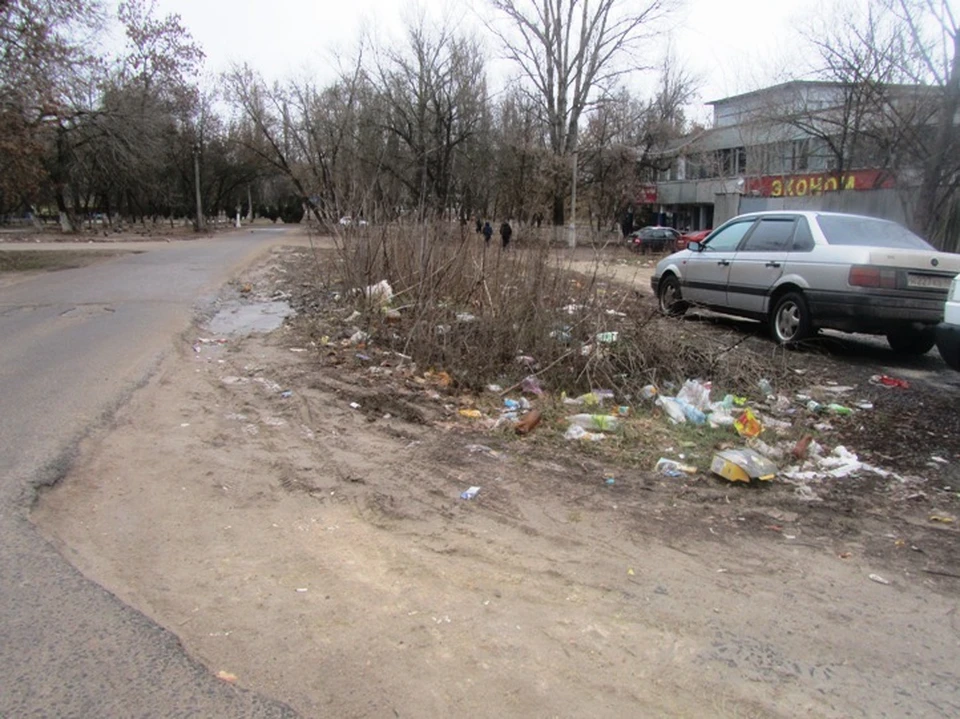 Стихийные мини-свалки можно увидеть в разных частях города