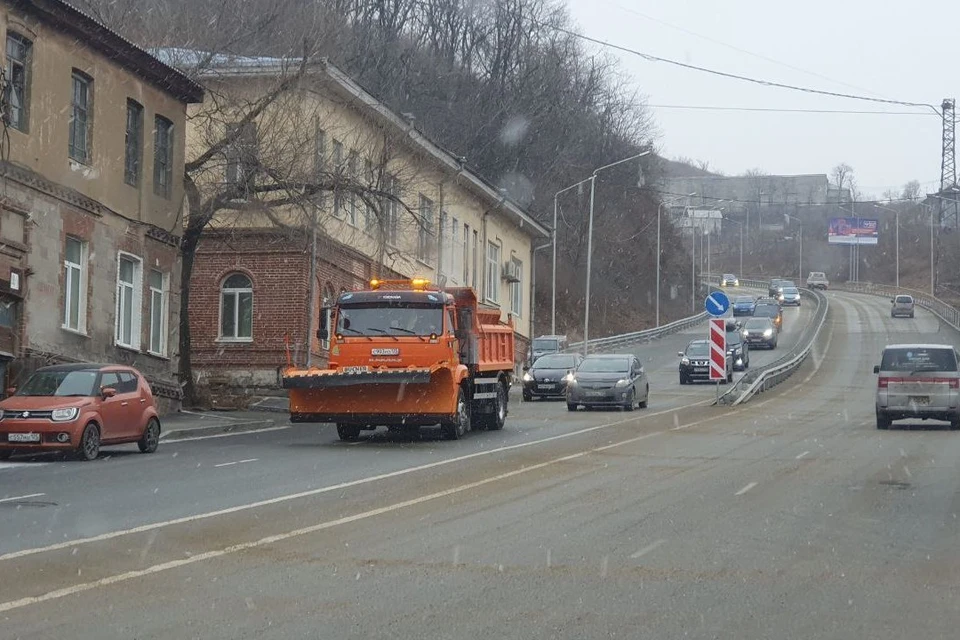 Автомобилистам стоит по возможности воздержаться от поездок на личном транспорте.