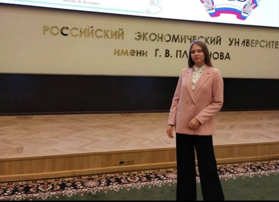 Школьница из Смоленска стала победительницей Плехановских чтений. Фото: пресс-служба администрации города.
