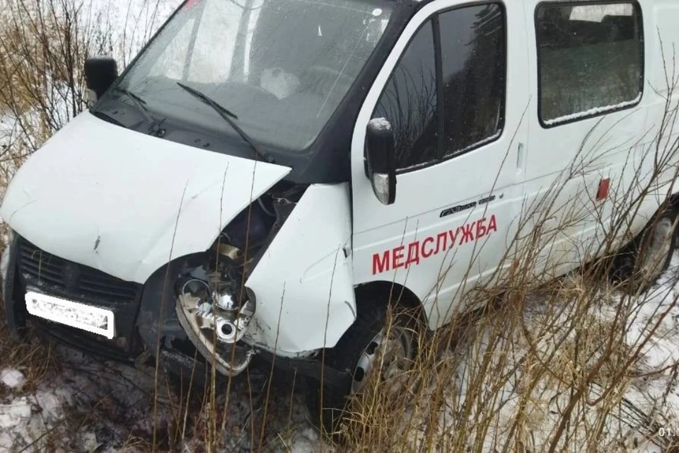 За рулем опрокинувшегося ГАЗа находился мужчина. Фото: Госавтоинспекция Кировской области