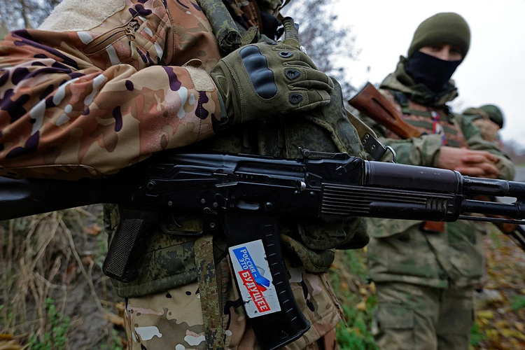 Битва за ключевой рубеж Донбасса началась: ВСУ бросают солдат на поля смерти, чтобы остановить наступление России
