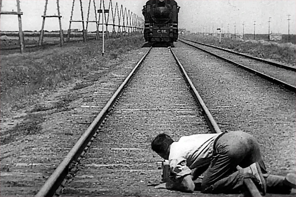«Человек с фотоаппаратом», реж. Дзига Вертов, СССР, 1929