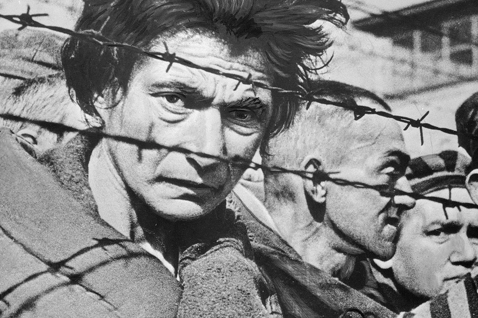 Освенцим, 27 января 1945 г. Узники фашистского концентрационного лагеря Аушвиц в день освобождения советскими войсками в ходе Второй мировой войны. Фото: Владимир Юдин/ТАСС