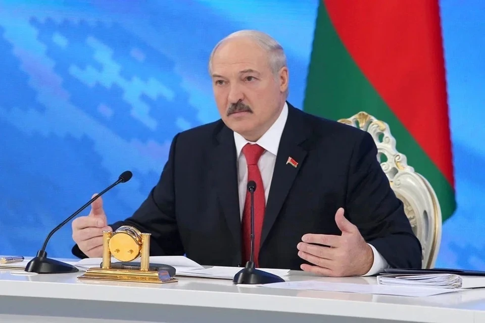 Лукашенко сказал, что многодетные и люди в погонах - это первоочередники. Фото: БелТА