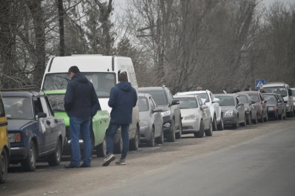 Бывают дни, когда в Новоазовске за день проходят 5,5 тысяч грузовиков