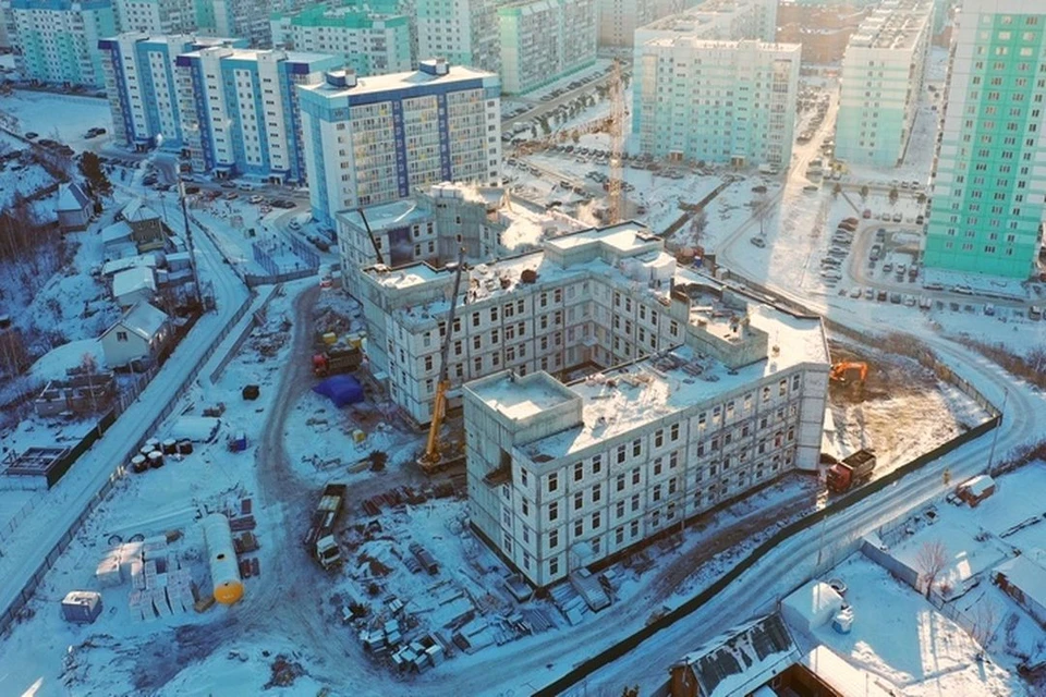 ГК «ВИС» показала с высоты строительство трех новых поликлиник № 2, № 27 и № 7. Фото: ГК «ВИС»