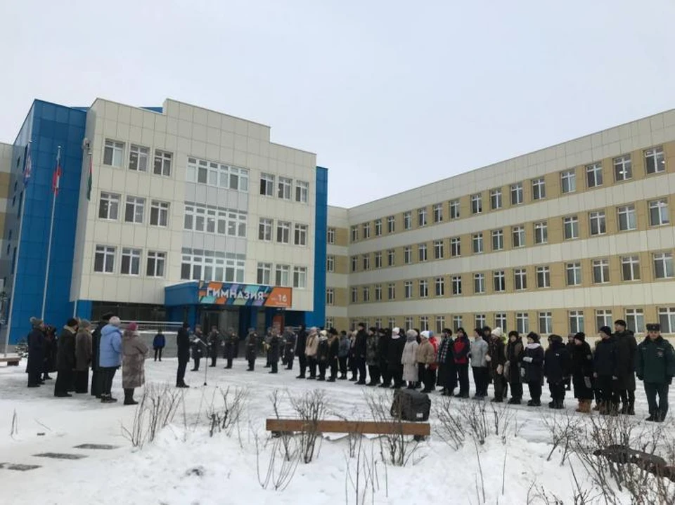 В гимназии №16 открыли мемориальную доску Сергея Морилова, погибшего в СВО. Фото: Тюменская линия