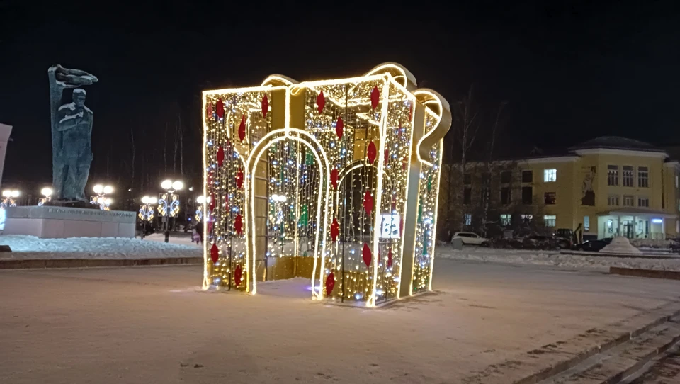 Предновогодний Сыктывкар сияет яркими красками! Фото автора.