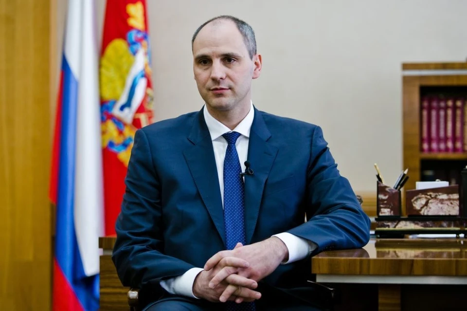По словам, Дениса Паслера, важнейшие принципы государственности, права и свободы россиян закреплены именно конституцией