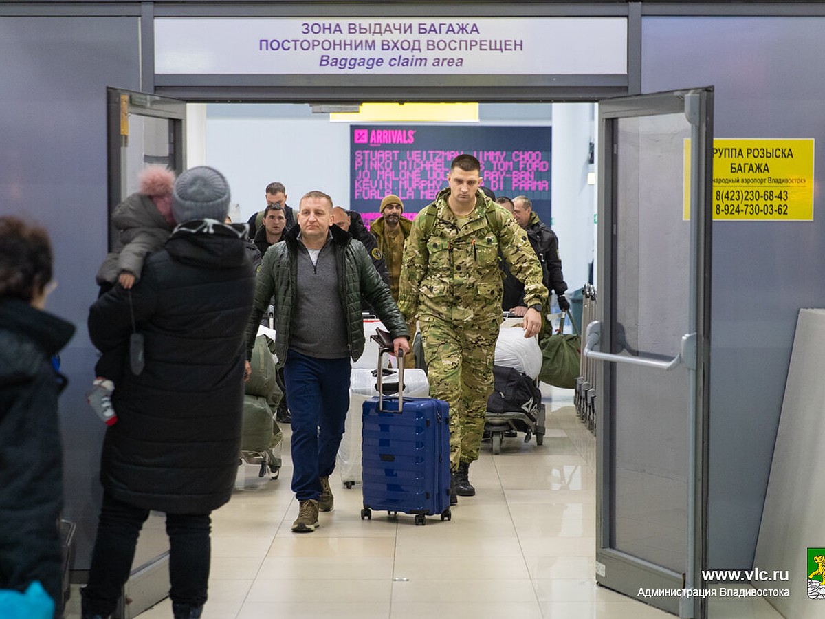 Во Владивосток из ЛНР вернулись сотрудники ЧОП - KP.RU