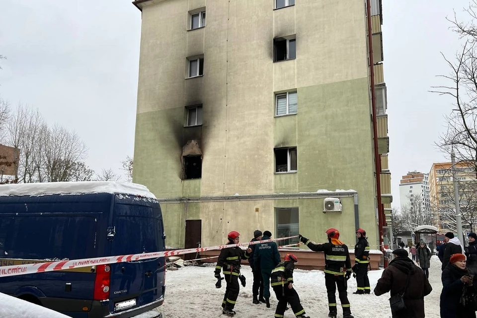 СК прокомментировал гибель шести человек и опубликовал первое видео последствий пожара в Минске 17 декабря. Фото: читатель «КП»