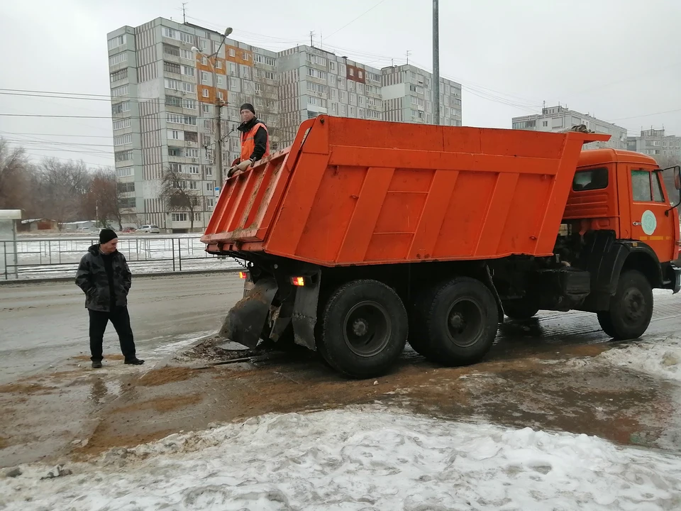 В Самаре продолжают бороться с непогодой