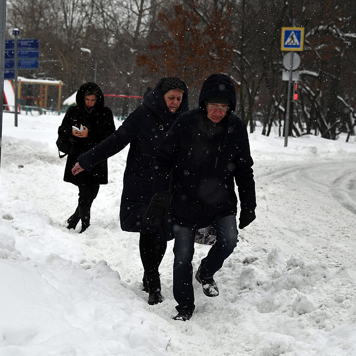 Сон снег в доме на полу