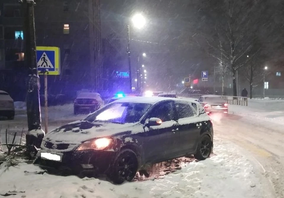 На улице Советской Армии KIA сбила на скорости пожилую женщину.