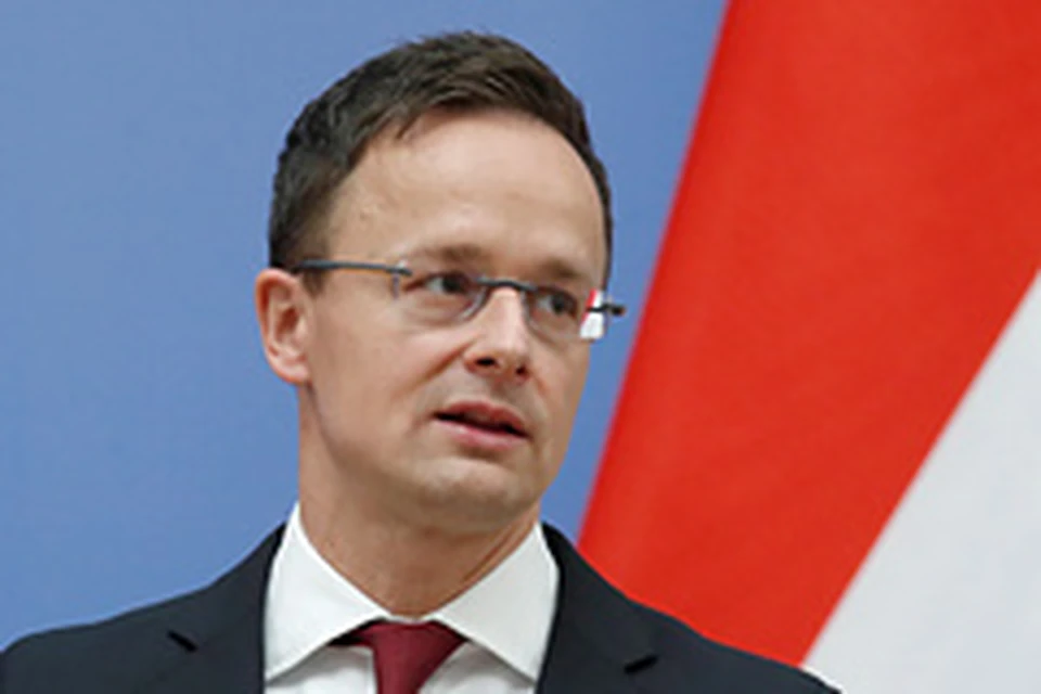 Глава МИД Венгрии заявил, что ЕС утвердит потолок цен на газ, хотя он является вредным и опасным