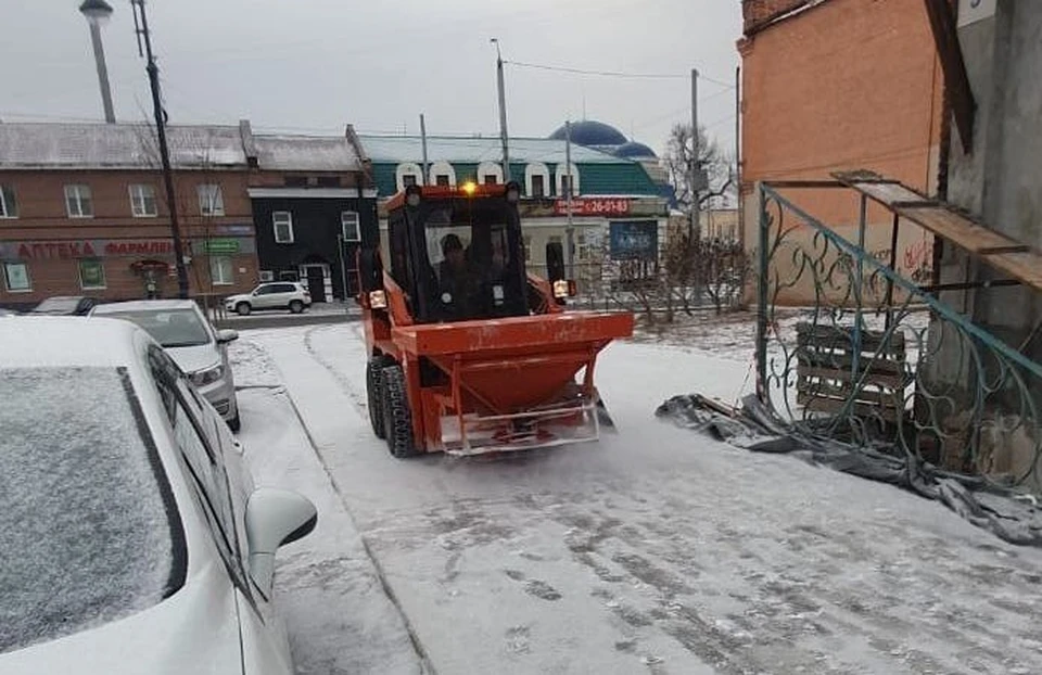 Работают более 200 рабочих и 61 единица техники