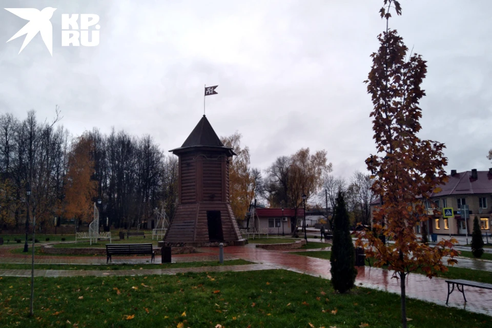 Уменьшенная копия старинной сторожевой башни в Торопце. Снимок сделан этой осенью.