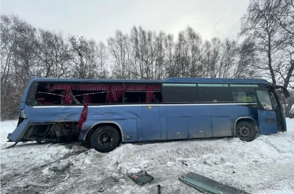 В автобусе ехали 36 пассажиров, 27 из которых – дети. Фото: ГИБДД по НСО