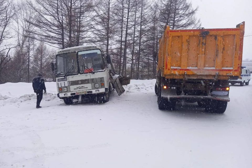 Водитель большегруза Shacman, предварительно, не справился с управлением