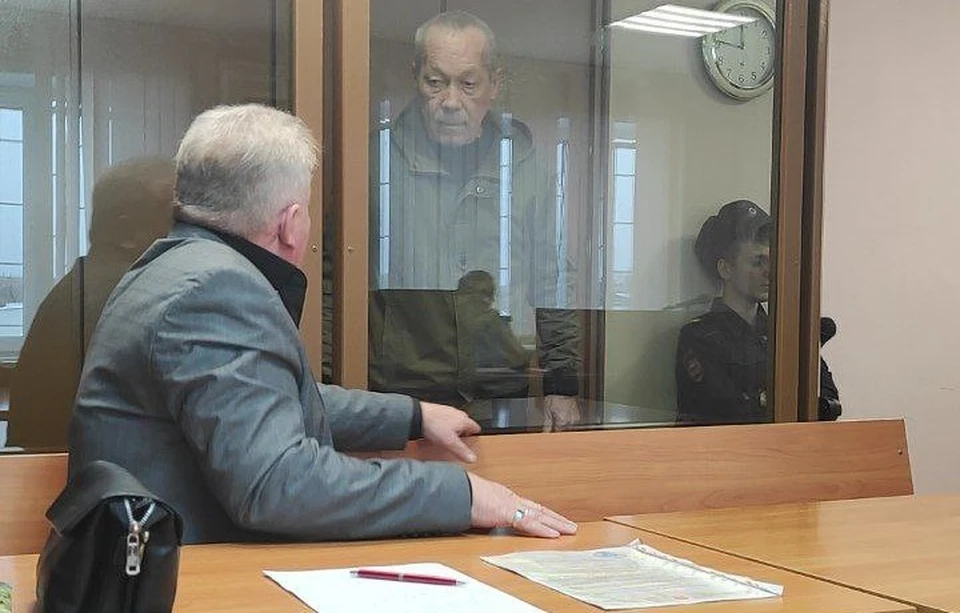 На суде адвокат обвиняемого просил назначить ему домашний арест