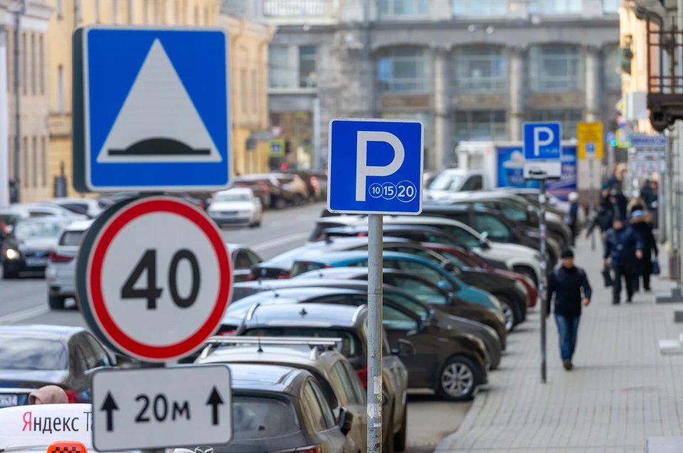 Частые вопросы о транспортной реформе сместились новыми - о платных парковках. Последний в этом году парковочный "залп" пришелся на Адмиралтейский район.