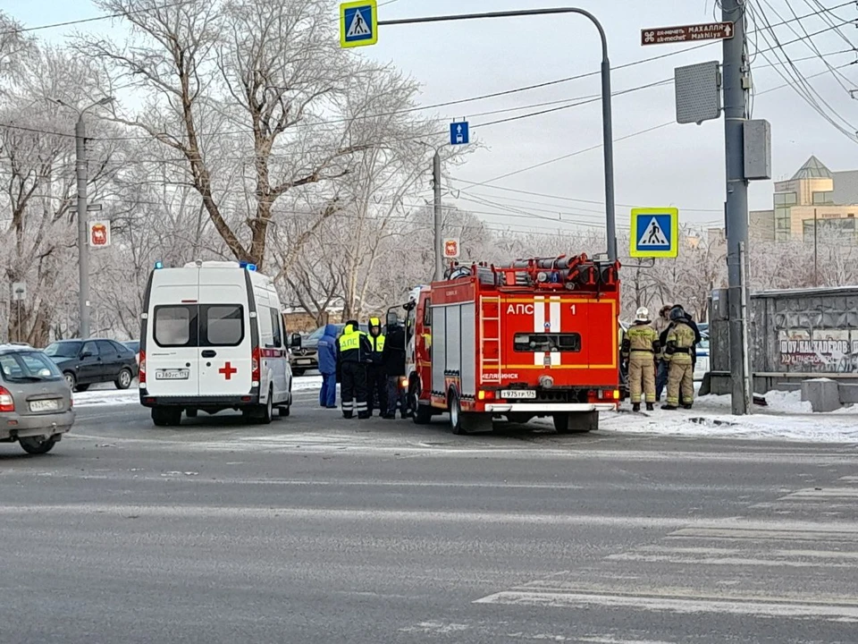 На место ДТП прибыли экстренные службы