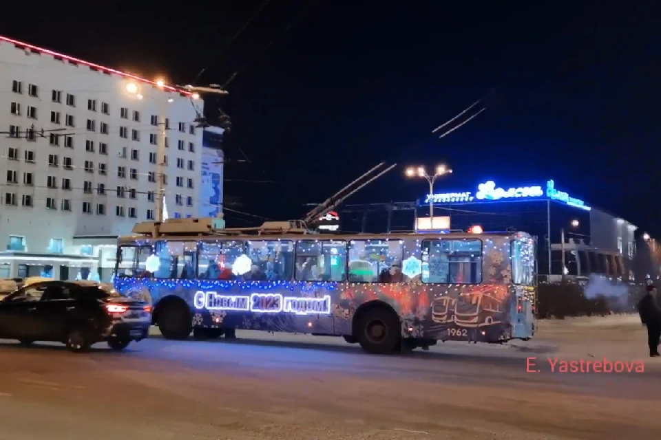 В новогоднюю ночь по городу будут курсировать несколько автобусных и троллейбусных маршрутов. Фото: Елена Ястребова