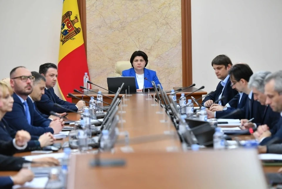 Работать молдавским министром - не мешки таскать.