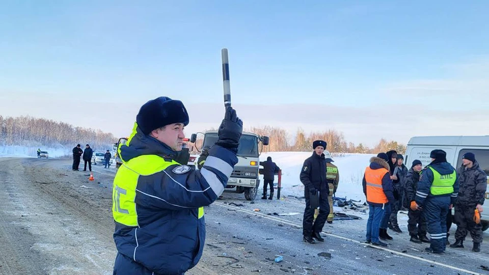 Следстве выясняет, почему женщина за рулем легкового автомобиля не справилась с управлением.