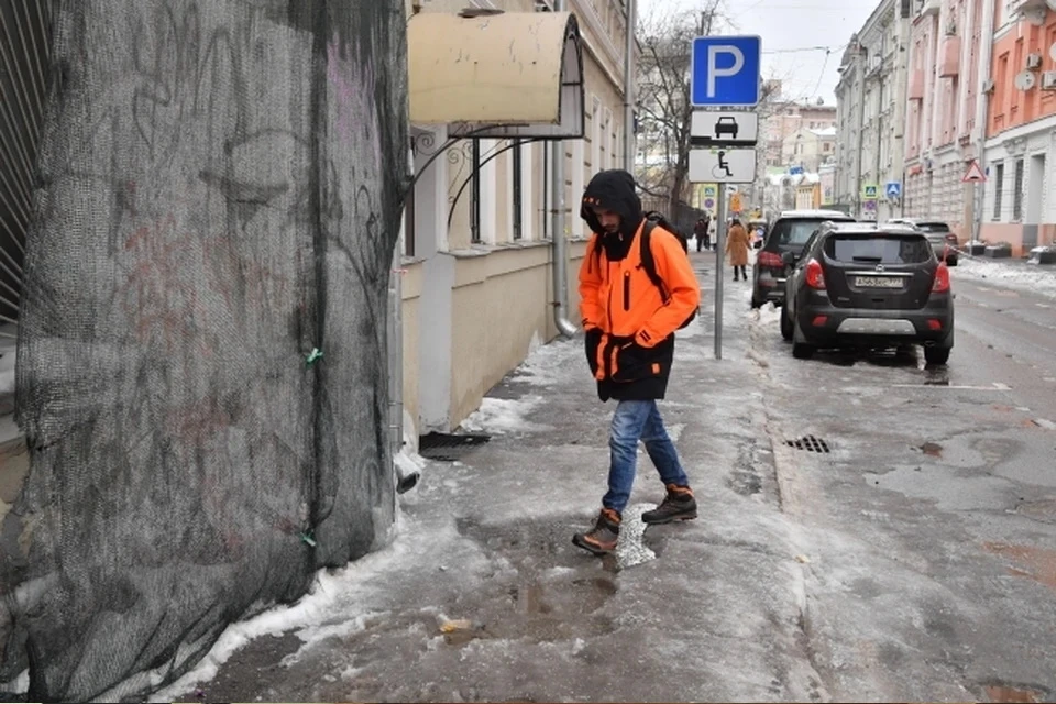Температура выше нуля и смешанные осадки ожидаются в Москве