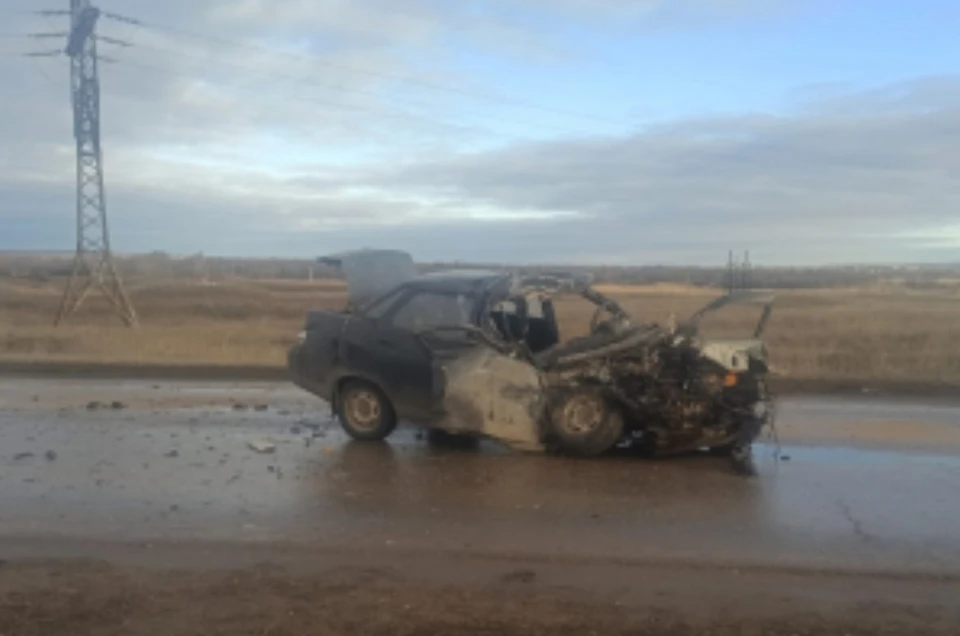 Легковушку сильно покорежило.