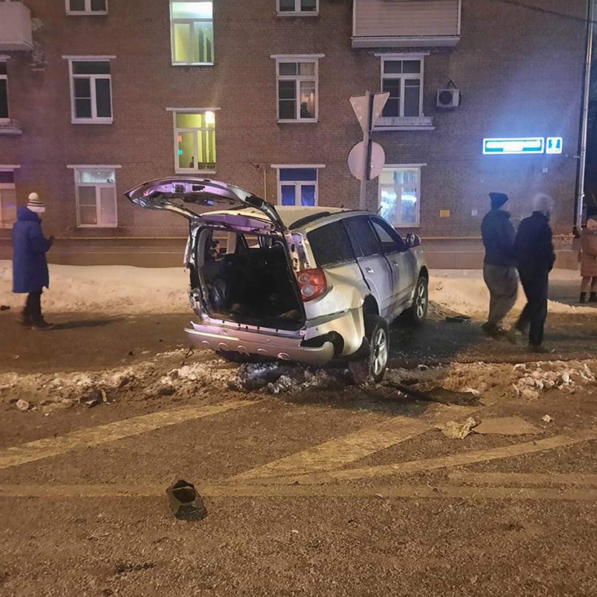 Восемь человек, в том числе ребенок, пострадали в ДТП на Севастопольском проспекте