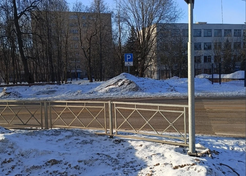 Что это? Коммунальщики проигнорировали указание мера города?