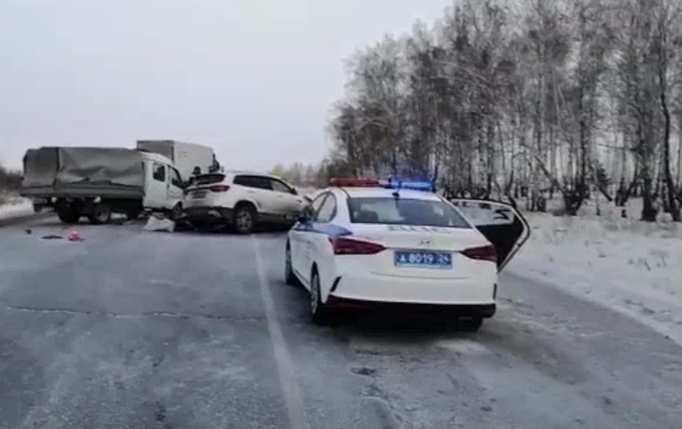 55-летний водитель пытался обогнать другой автомобиль Фото: ГИБДД Красноярского края