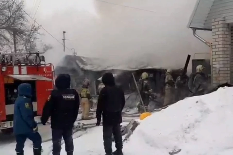 Пожар на улице Тяптина. Скриншот видео со страницы сообщества "Инцидент Барнаул"