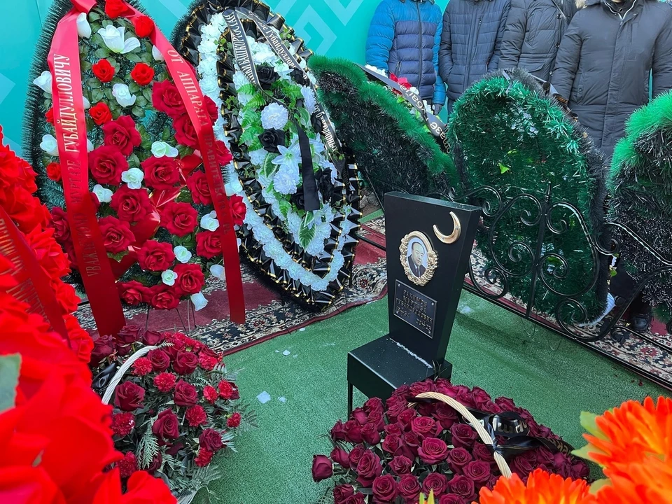 Похоронили первого президента на Мусульманском кладбище