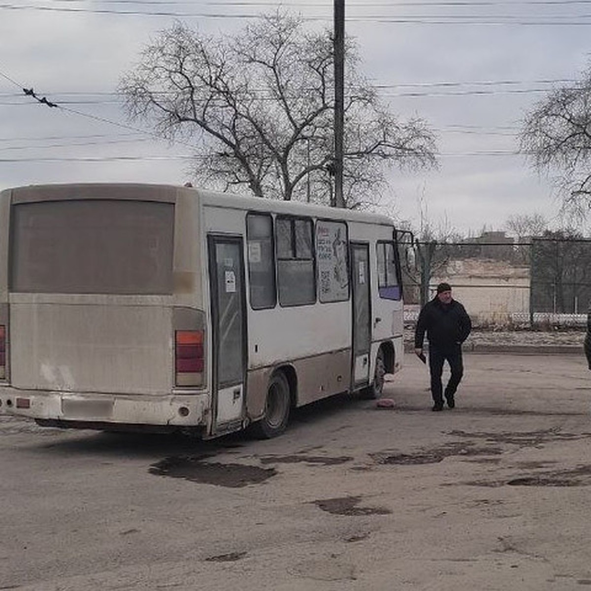 В Макеевке водитель автобуса насмерть сбил пенсионерку, выезжая из  автостанции «Гвардейская» - KP.RU