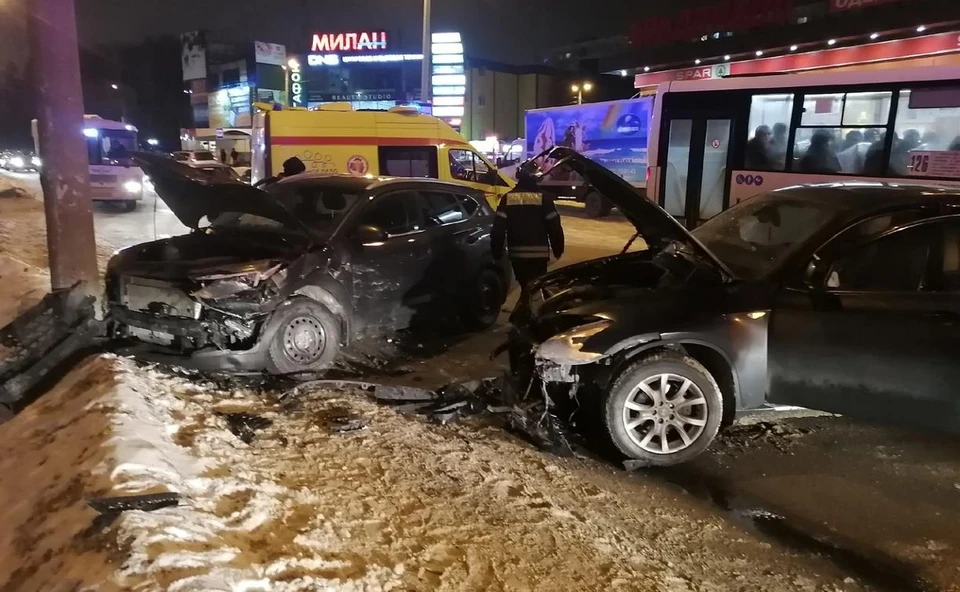 Автоледи на BMW столкнулась лоб в лоб с Hyundai в Новомосковске Тульской области
