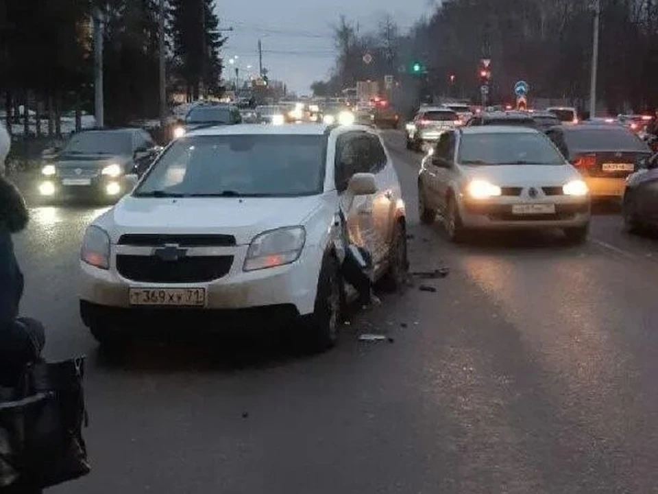 Сразу три ДТП и все – без пострадавших: аварии в Туле на улице Оборонной