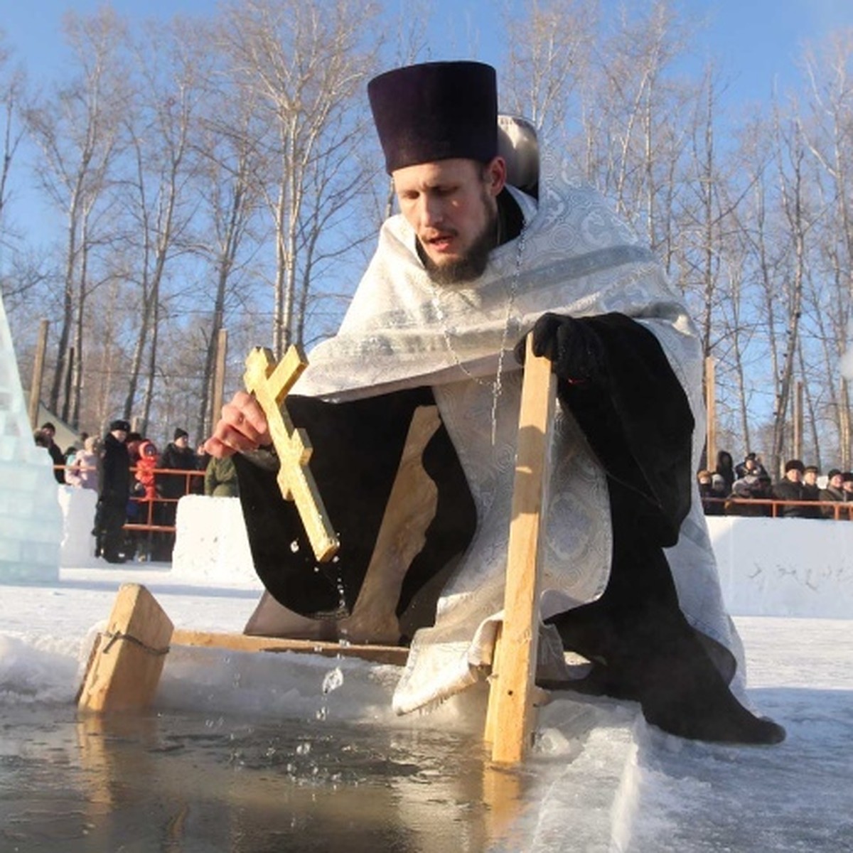 моржи голые крещение Главное - трезвыми! Морж из Иркутска рассказал, как подготовиться к  крещенскому купанию и кому нельзя окунаться в прорубь - KP.RU