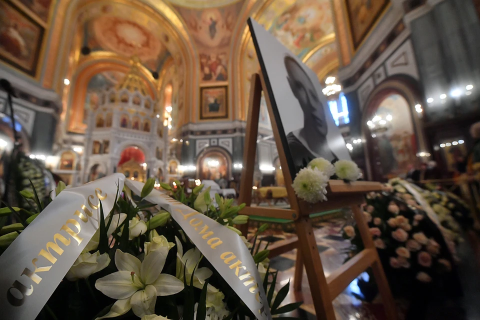 Церемония прощания с народной артисткой СССР Инной Чуриковой проходит в храме Христа Спасителя