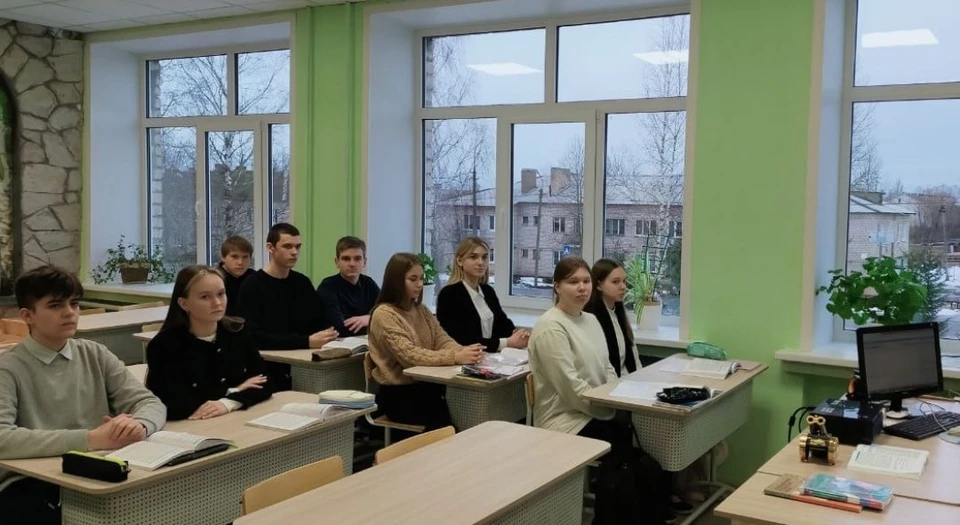 Среднюю школу № 1 в городе Порхов посетил губернатор Псковской области Михаил Ведерников