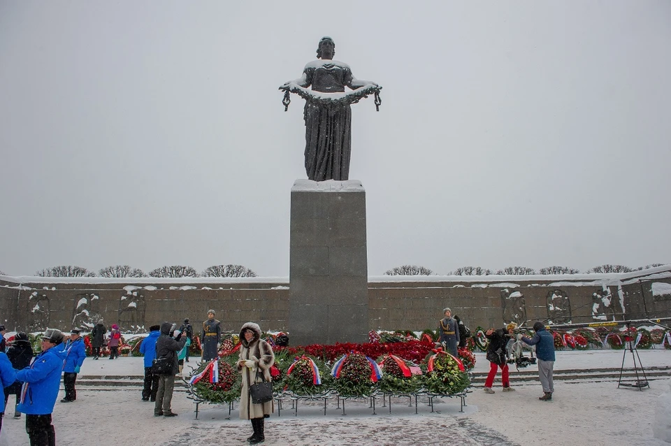В городе на Неве вспоминают жертв блокады.
