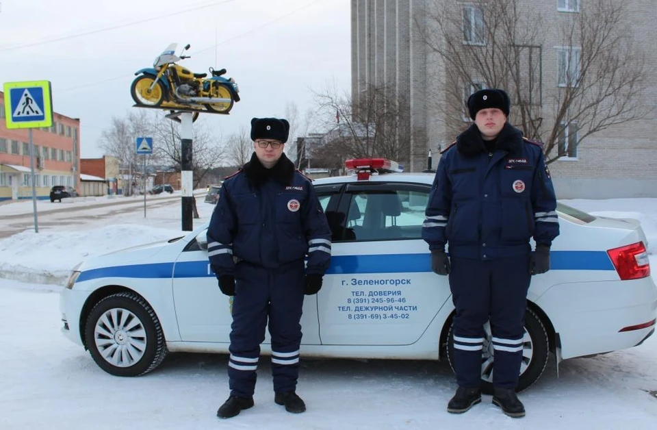 Лейтенанты полиции Александр Плюхаев и Даниил Хорошавин Фото: МВД Красноярского края