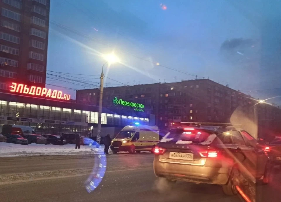 Авария произошла на остановке «Поселок Бабушкина». Фото: читательница КП-Челябинск