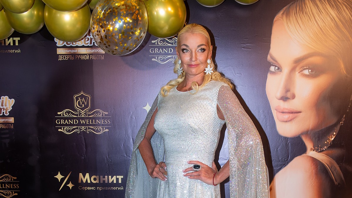 Лесби модель Дженни Шимитсудың кітабы