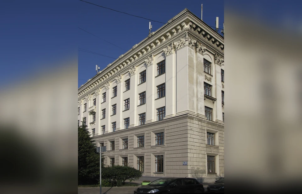 Здание техникума было построено в 1952 году в стиле советский неоклассицизм / Фото: cultnaslediesamregion.ru