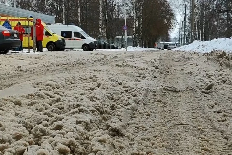 Жалобы на некачественную уборку снега в региональной ОНФ поступают со всего Ярославля. Скриншот с видео, ОНФ по Ярославской области